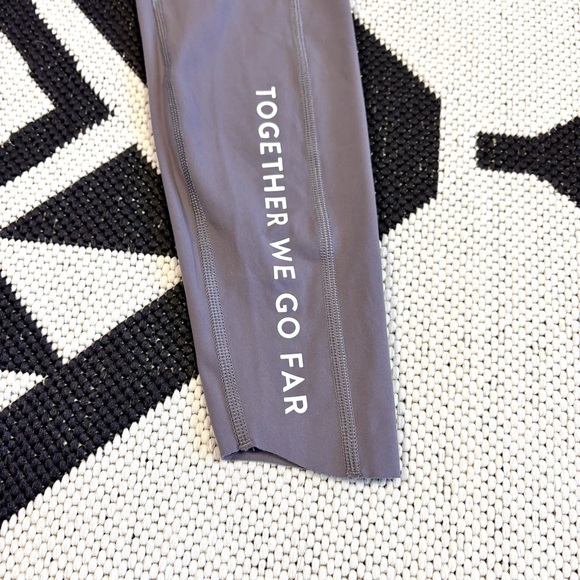 Peloton Essential Tulip Hem Legging in Grey Small - Picture 10 of 12